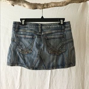 Cute Denim skirt.